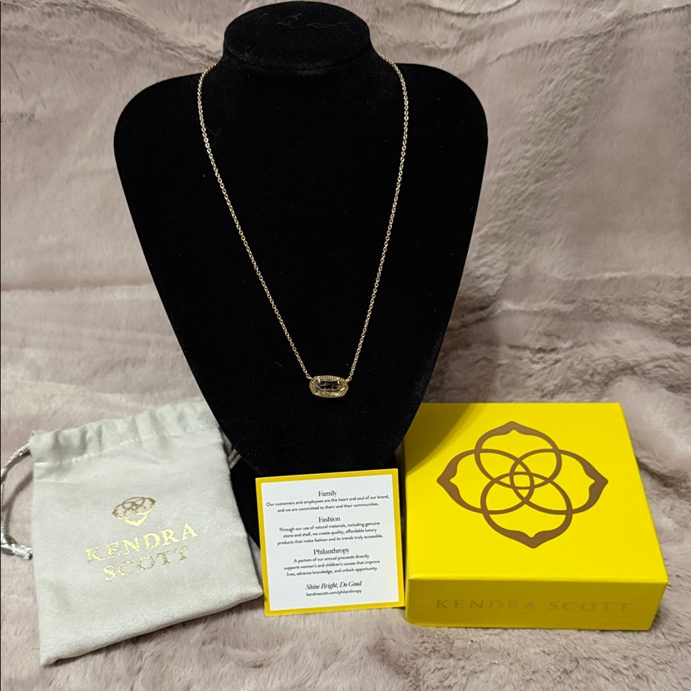 Kendra Scott Gold Oval Pendant Necklace